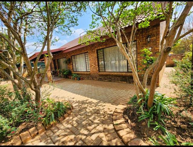 3 BEDROOM HOUSE FOR SALE IN LYDENBURG